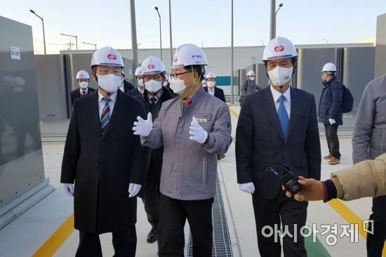 홍남기 경제부총리 동서발전 뉴딜사업 현장방문 [강원도 제공]