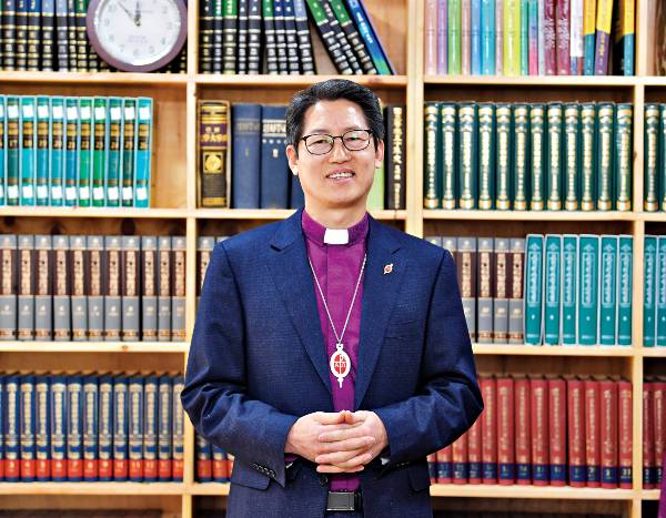 최종호 기독교대한감리회 중앙연회 감독이 지난 8일 자신이 시무하는 경기도 광주 광주교회에서 정치 과잉을 지양하고 작은교회 살리기에 힘쓰자고 말하고 있다.  광주=신석현 인턴기자