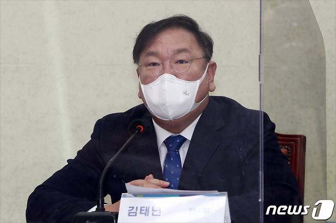 김태년 더불어민주당 원내대표가 20일 오전 서울 여의도 국회에서 열린 고위당정협의회에서 모두발언을 하고 있다. 2021.1.20/뉴스1 © News1 박세연 기자