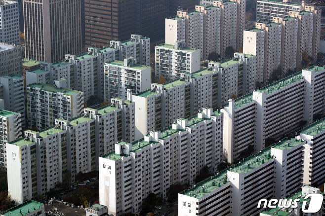 서울 도심의 아파트 단지 모습.. 2020.11.16/뉴스1 © News1 이광호 기자