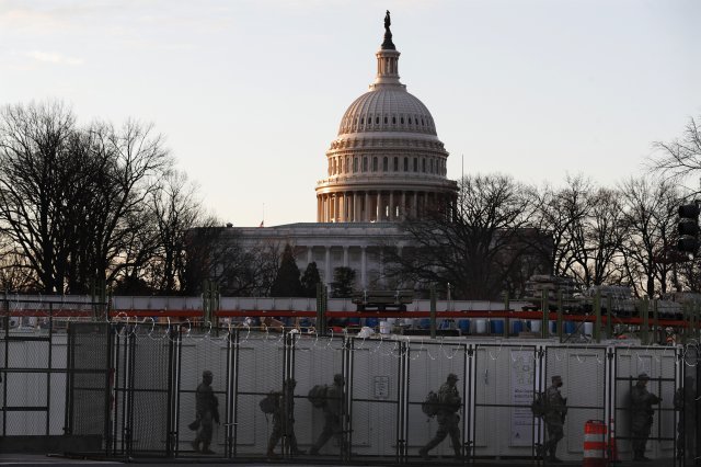 미국 대통령 취임식장 주변에서 군인들이 이동하고 있다.(AP 뉴시스)