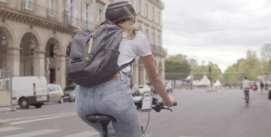 지난해 다이슨은 공기청정기 센서를 실은 배낭을 이용해 사람들이 일상생활을 영위하는 공간의 대기질을 측정하는 국제 프로젝트를 진행했다. 코로나19에 따른 이동제한 조치와 사회적 거리두기로 실내 공기질이 악화했다는 사실을 밝혔다. 또 생활 공간의 대기질과 도시의 전반적 대기질 변화가 서로 큰 차이를 보인다는 사실도 확인했다. 다이슨 제공