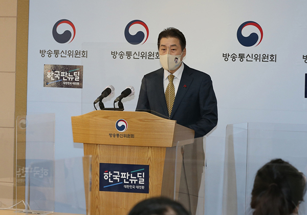 김창룡 방통위 상임위원이 19일 방통위 기자실에서 2021 업무계획 브리핑을 하고있다. (사진=방송통신위원회)