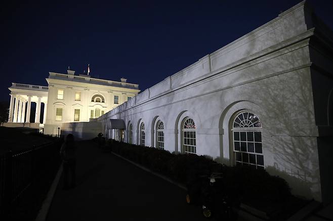 해가 지자 백악관은 정적만 흘렀다. EPA=연합뉴스
