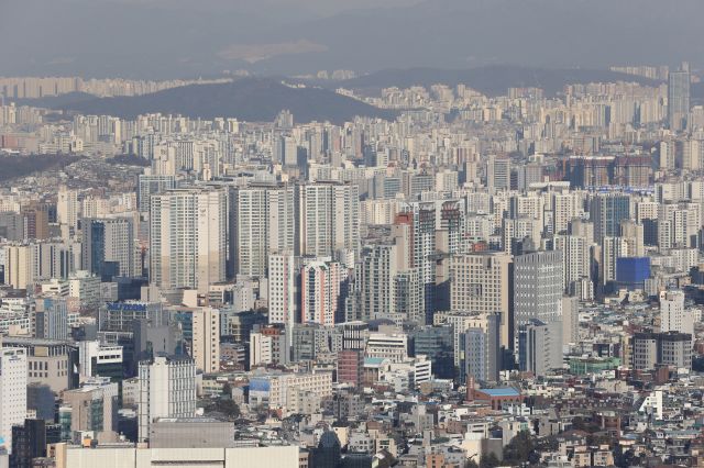 지난 19일 서울 남산에서 바라본 시내 아파트의 모습. 연합뉴스