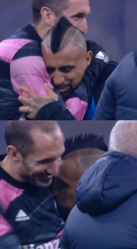 인터밀란 미드필더 아르투로 비달(오른쪽)이 지난 18일(한국시간) 열린 유벤투스와의 경기 전 상대 수비수 조르지오 키엘리니와 포옹한 뒤 유벤투스 앰블럼 부근에 입을 맞추고 있다. /사진=ESPN 공식 SNS 계정 캡처