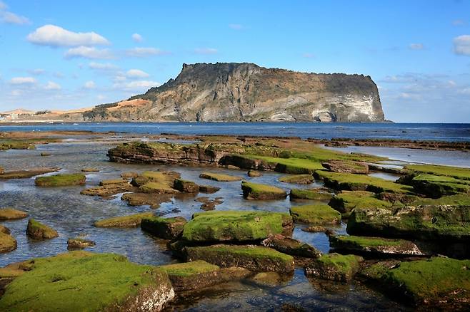 성산일출봉 전경.