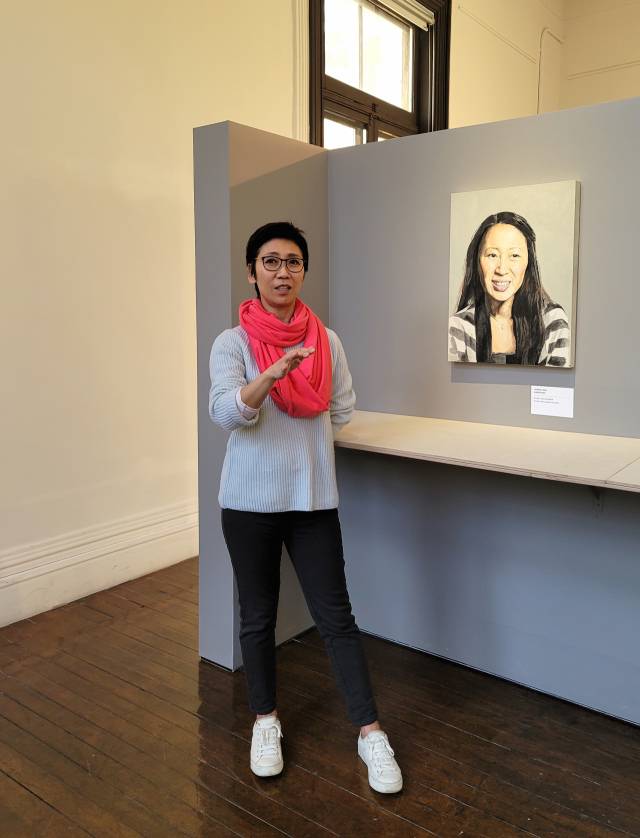 현대미술가 박유아가 자신의 개인사를 직면하고 작업한 과거작품과 해외 입양을 통해 직시하게 된 가족주의에 대한 신작에 대해 이야기하고 있다. /조상인기자