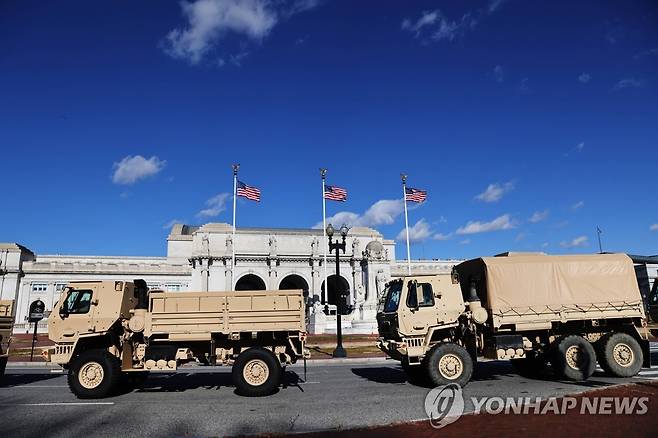 워싱턴DC에 배치된 군용 차량 [AFP/Getty Images=연합뉴스, 재판매 및 DB 금지]