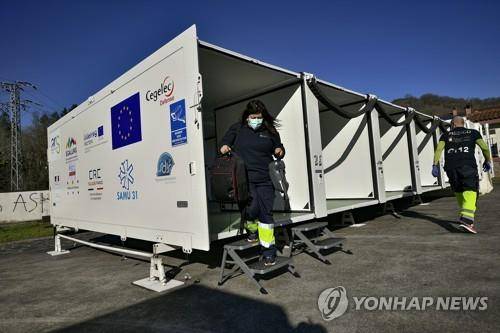 이동가능한 스페인의 코로나19 백신접종센터 [AP=연합뉴스. DB 및 재판매 금지]