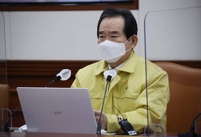정세균 국무총리가 21일 오전 정부서울청사에서 열린 신종 코로나바이러스 감염증(코로나19) 대응 중앙재난안전대책본부(중대본) 회의를 주재하고 있다. [사진=연합뉴스]