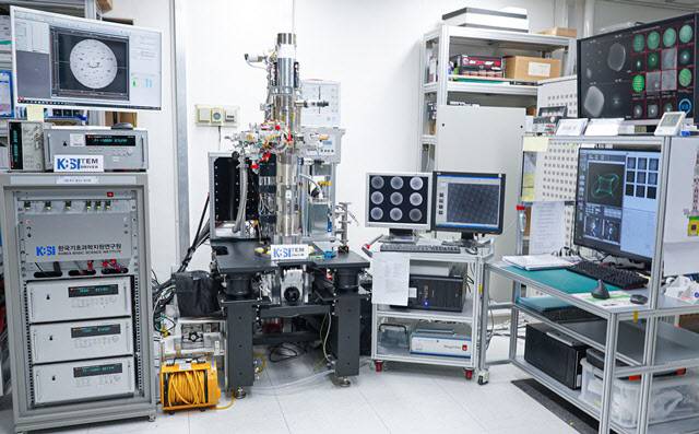 텅스텐 필라멘트 투과전자현미경.(사진=한국기초과학지원연구원)