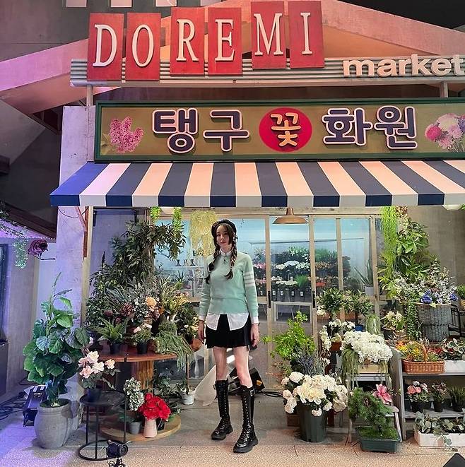 Public Tangu Flower Gardens Come [SNScut]Actor Lee Da-hee released a photo of TVNs Amazing Saturday Doremi Market.Lee Da-hee posted a photo on his personal Instagram page on January 21 with an article entitled Tanggu Flower Garden, which was like a fairy.Lee Da-hee, in the public photo, is taking a certified photo in front of the Tanggu Flower Garden, the set of Amazing Saturday.The news that Lee Da-hee appeared on Amazing Saturday showed that the netizens responded Hull Amazing Saturday! ! I am looking forward to it and I will shoot it.Meanwhile, Lee Da-hee will appear on TVNs monthly drama Luka: The Power Rangers, which will be broadcast on February 1.Luca: The Power Rangers is a spectacular pursuit action against a huge conspiracy with Cloud, a homicide detective who remembers his only appearance, because of his special ability. Kim Rae Won, Kim Sung Oh, Kim Sang Ho and Park Hyeok Kwon will play an active role.Lee Ye-ji on the news