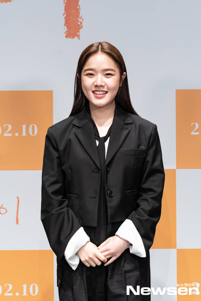 The film I Production Briefing Session was held online in the aftermath of COVID-19 on January 21st.Kim Hyang Gi, Ryu Hyun Kyung and Kim Hyun Tak attended the day.Photos - Lotte EntertainmentJang Gyeong-ho on the news