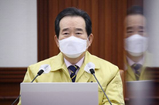 정세균 국무총리가 22일 오전 정부서울청사에서 열린 신종 코로나바이러스 감염증(코로나19) 대응 중앙재난안전대책본부(중대본) 회의를 주재하고 있다.(사진=연합뉴스)