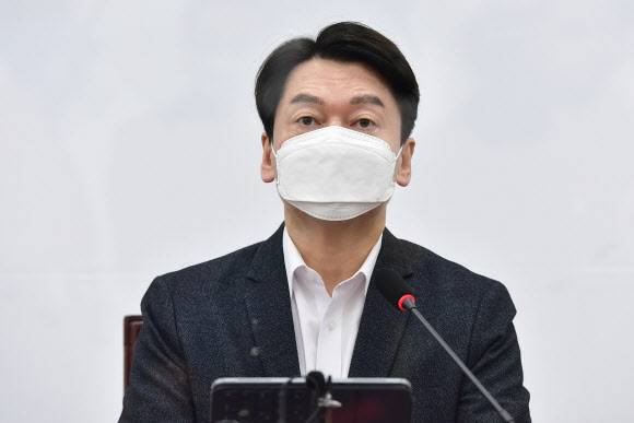 국민의당 안철수 대표가 21일 국회에서 열린 최고위원회의에서 발언하고 있다.(사진=연합뉴스)