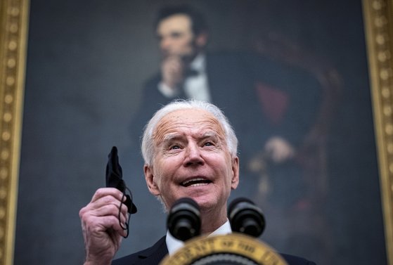 조 바이든 미국 대통령이 21일 백악관에서 코로나19 행정명령에 대해 설명하고 있다.[EPA=연합뉴스]