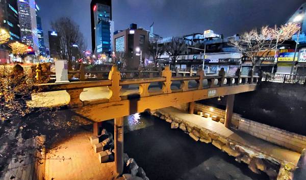 청계천2가 수표교. 선우훈이 포승에 묶여 총독부로 끌려가며 한탄하던 곳이다.