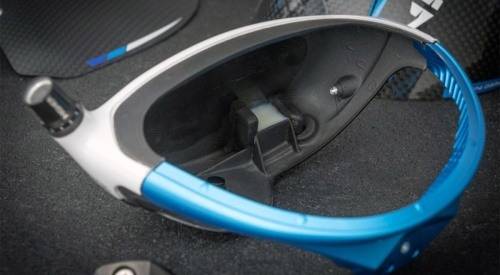 올해도 SIM의 핵심 기술인 이너시아 제너레이터가 헤드 솔에 부착되어 있다.