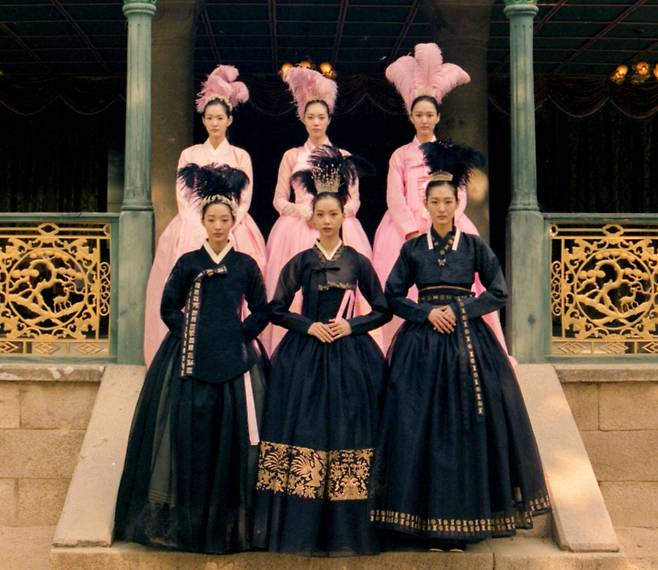 “남 부러울 것 없는 젊은 공주가 이정도는 입어주지 않았을까.” 한국문화재재단의 ‘코리아인 패션’