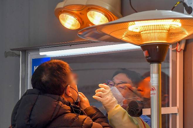 코로나19 검체 모습. 박종민 기자