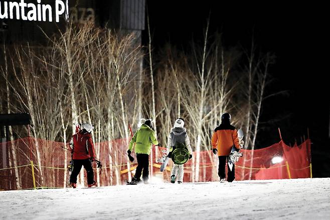 산 전체가 스키장이라 어디서든 청정한 자연을 느낄 수 있다.