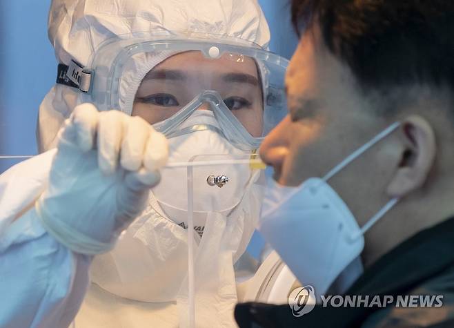 코로나19 임시선별검사소 [연합뉴스 자료 사진]