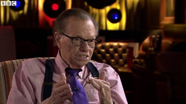 미국의 유명 MC 래리킹의 생전 인터뷰 모습. 출처|BBC