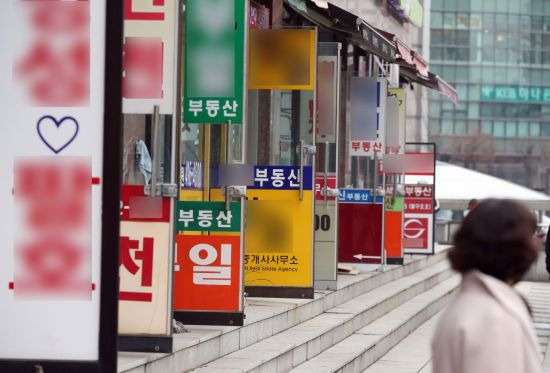 서울의 한 부동산 중개업소 밀집 상가 (사진=연합뉴스)