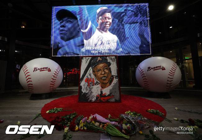 [사진] 행크 애런의 죽음을 추모하는 명예의 전당. ⓒGettyimages(무단전재 및 재배포 금지)