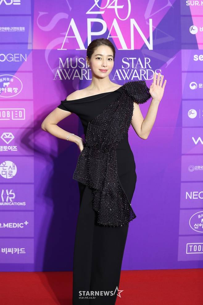 이민정 '남심 잡는 손인사'[★포토]