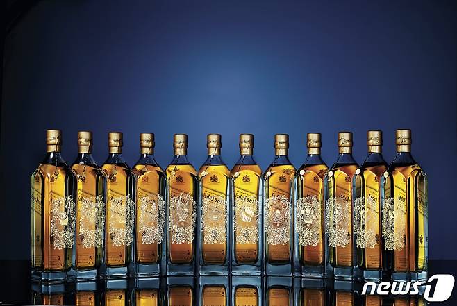 조니워커블루조디악컬렉션 12종 이미지 (GS25 제공) © 뉴스1