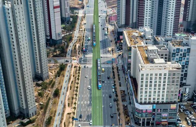 동탄 신도시를 가로지를 트램에 대한 이미지 구상도. /경기도