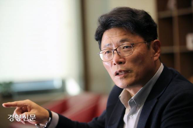이형희 SK 수펙스추구협의회 SV위원장이 지난 19일 서울 종로구 SK서린빌딩 사옥에서 경향신문과 인터뷰를 하고 있다.  권도현 기자 lightroad@kyunghyang.com