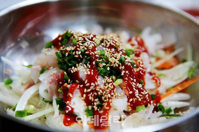 축산항 대게궁식당의 물가자미횟밥