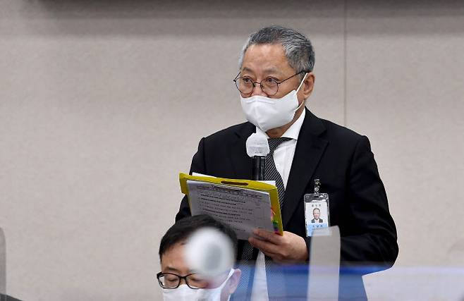 최창희 공영홈쇼핑 대표가 지난해 10월 서울 여의도 국회에서 열린 산업통상자원중소벤처기업위원회의 중소벤처기업진흥공단, 기술보증기금 등에 대한 국정감사에서 류호정 정의당 의원에게 발언하고 있다. (사진=뉴스1)