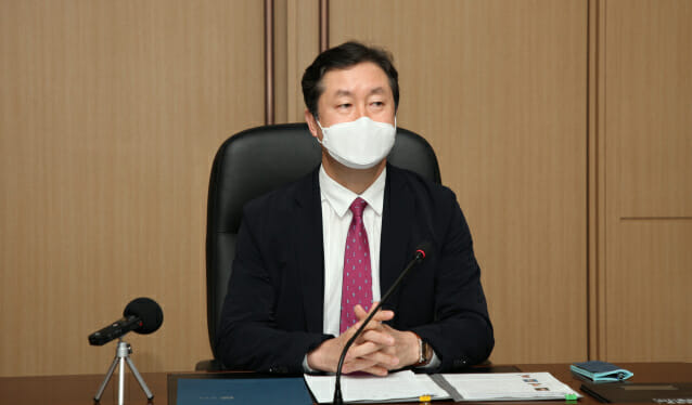 송형근 국립공원공단 이사장이 25일 원주 본사에서 취임사를 하고 있다.