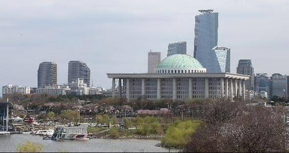 서울 여의도 국회의사당 전경./조선DB