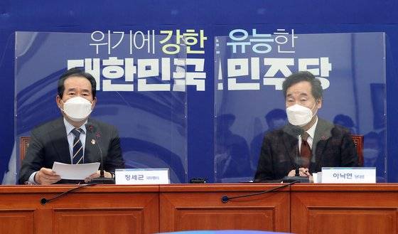 정세균 국무총리가 27일 국회에서 열린 고위 당정청협의회에서 발언하고 있다. 오른쪽은 더불어민주당 이낙연 대표.연합뉴스