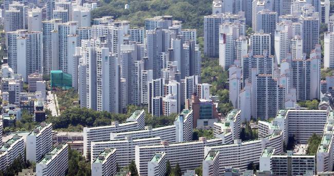 Apartment complexes in Seoul. (Yonhap)