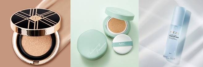 마스크 착용 시 묻어나지 않는 메이크업을 위한 '마스크 프루프' 화장품이 인기다. (왼쪽부터) 투쿨포스쿨 ‘픽싱 커버 쿠션’, AHC ‘퍼펙트 카밍 배리어 쿠션’, AGE 20’s ‘올데이 롱 메이크업 픽서’./사진=각사