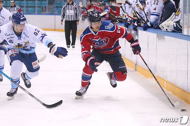 제75회 전국 종합아이스하키선수권대회가 27일부터 열린다. / 뉴스1 DB © 뉴스1