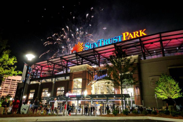 테마파크를 방불케 하는 미국 프로야구팀 애틀랜타 브레이브스의 홈구장 '트루이스트 파크(舊 선트러스트 파크)' 입구. / 애틀랜타 브레이브스