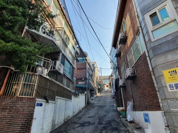 지난 25일 서울 서대문구 창천동 앞 원룸·하숙집 밀집지역. 대학들이 개강을 앞둔 1~2월 성수기지만 잇따른 비대면수업에 원룸 매물이 많이 나와 있다. 사진=김나경 인턴기자