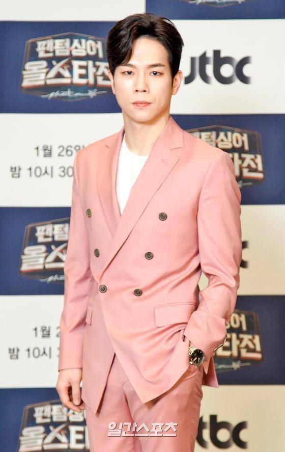 가수 고훈정이 26일 오후 온라인 스트리밍으로 진행된 JTBC ‘팬텀싱어 올스타전’ 제작발표회에 참석해 포토타임을 갖고 있다. ‘팬텀싱어 올스타전’은 시즌 1, 2, 3의 결승진출 최강 9팀이 한자리에 모여 자존심을 건 대결을 펼치는 프로그램으로 1월 26일 첫 방송된다.  〈사진제공=JTBC〉