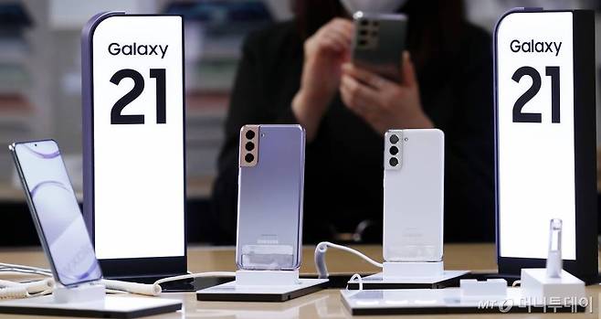 삼성전자 플래그십 스마트폰 '갤럭시S21' 시리즈 /사진=김휘선 기자 hwijpg@