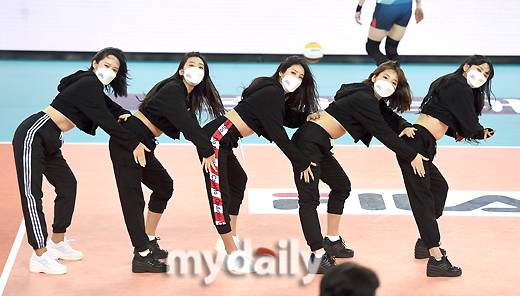 ▲ 치어리더 '올블랙에도 눈에 띄네'