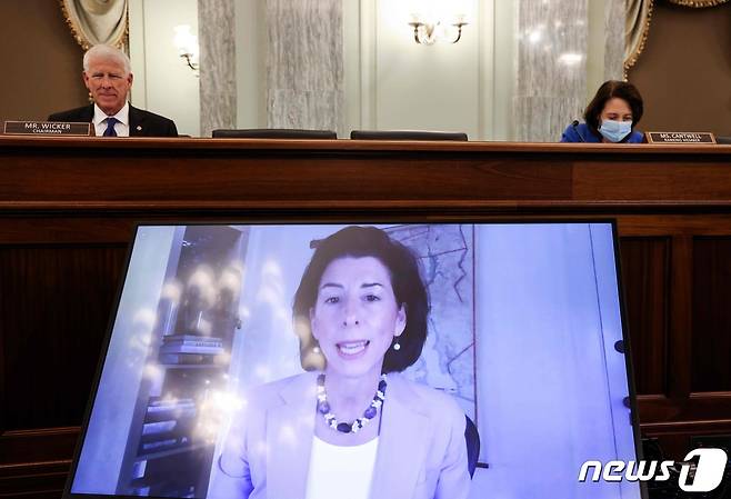 지나 레이몬도 미국 상무부 장관 지명자가 26일(현지시간) 상원 인준 청문회에서 발언하고 있다. 이날 상원 상무·과학·교통위원회 청문회는 화상으로 진행됐다.  © AFP=뉴스1
