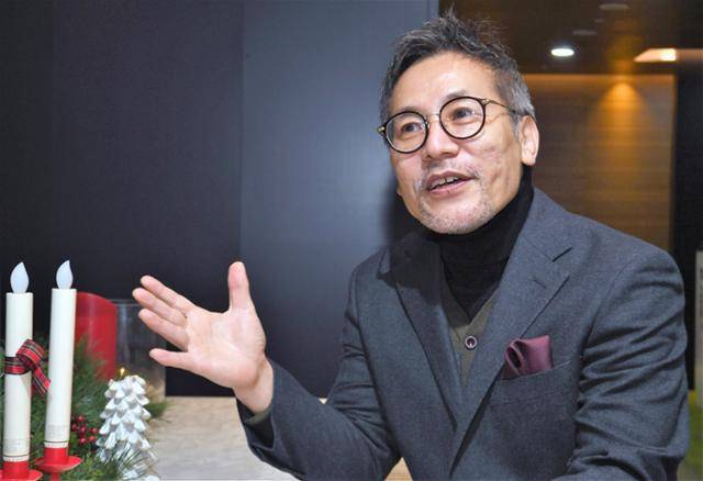 시니어 모델 겸 배우 유효종씨가 지난달 21일 서울 중구 한국일보 본사에서 인터뷰를 하고 있다. 왕나경 인턴기자