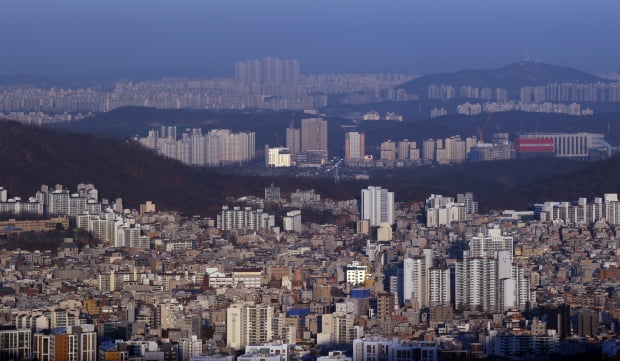 서울 외곽과 고양시 아파트 모습.  /연합뉴스